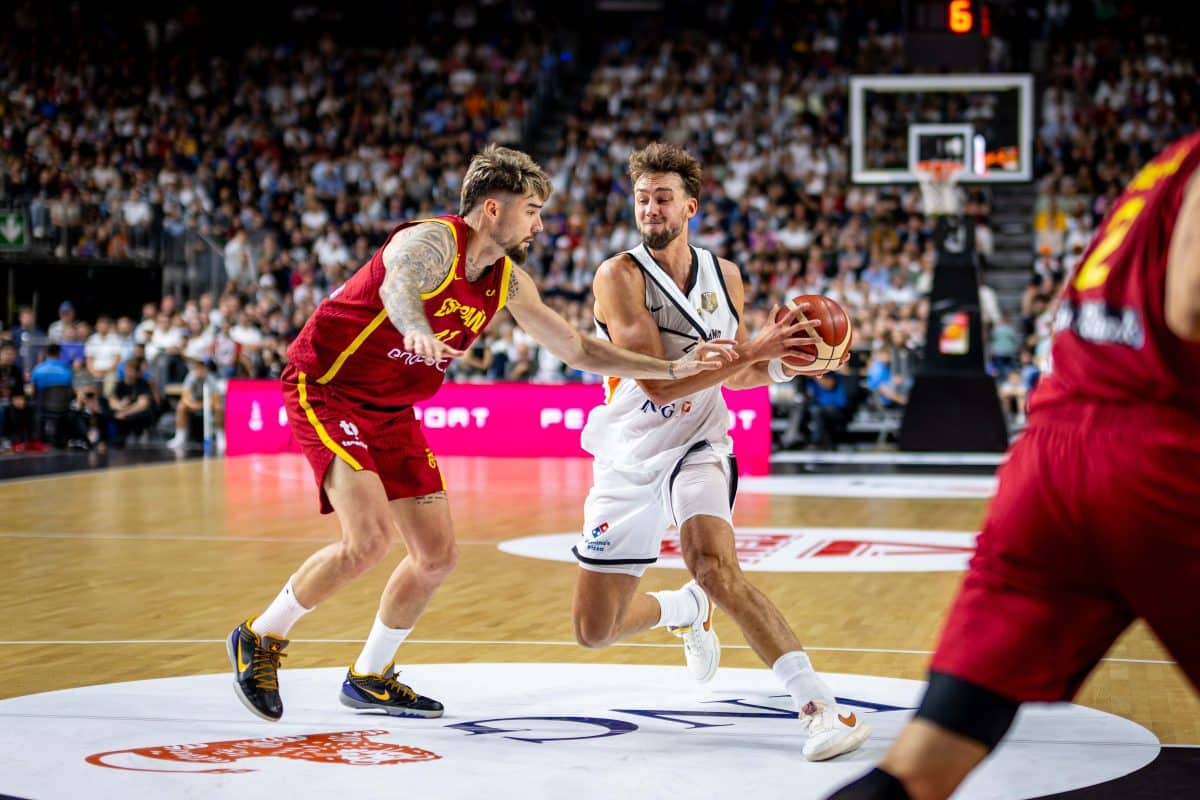 Basketball Köln 23.08.2025
Testspiel Freundschaftsspiel 
DBB Länderspiel Männer Herren
Deutschland (GER) - Spanien (ESP)
Franz Wagner (Deutschland, No.09)
Juancho Hernangomez (Spanien, No.41)
Foto: Tilo Wiedensohler/camera4