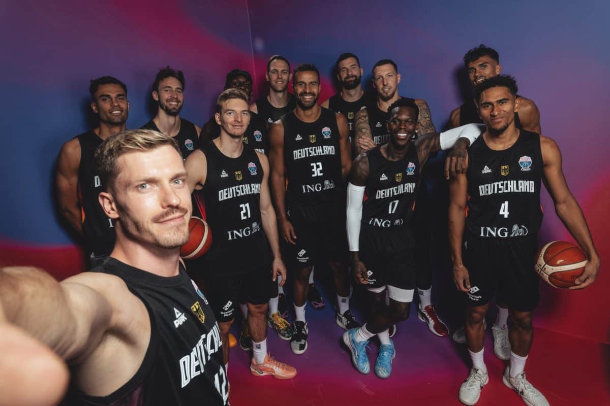 Team-Selfie-EuroBasket 2025